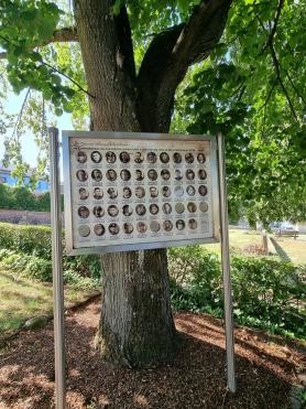 Friedhof Waldprechtsweier Gedenktafel