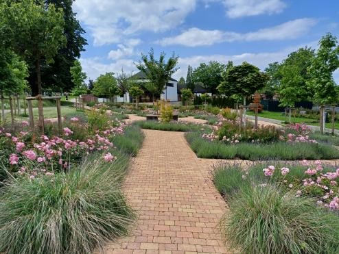 Friedhof Malsch Blick auf Aussegnungshalle