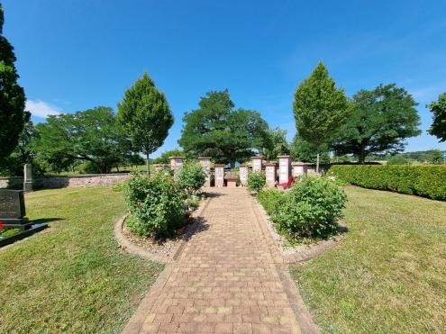 Friedhof Völkersbach Blick auf Stelen