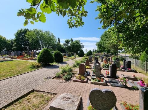 Friedhof Völkersbach Blick über Gräber
