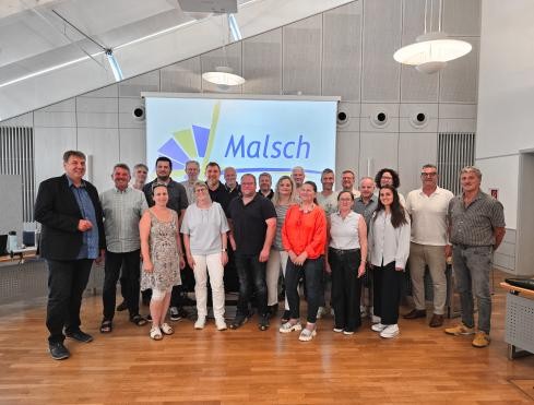 Gemeinderätinnen und Gemeinderäte mit Bürgermeister Markus Bechler