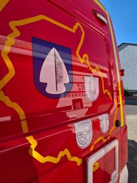 Heck des neuen ELW der Feuerwehr Malsch mit den Wappen Malsch und der Ortsteile